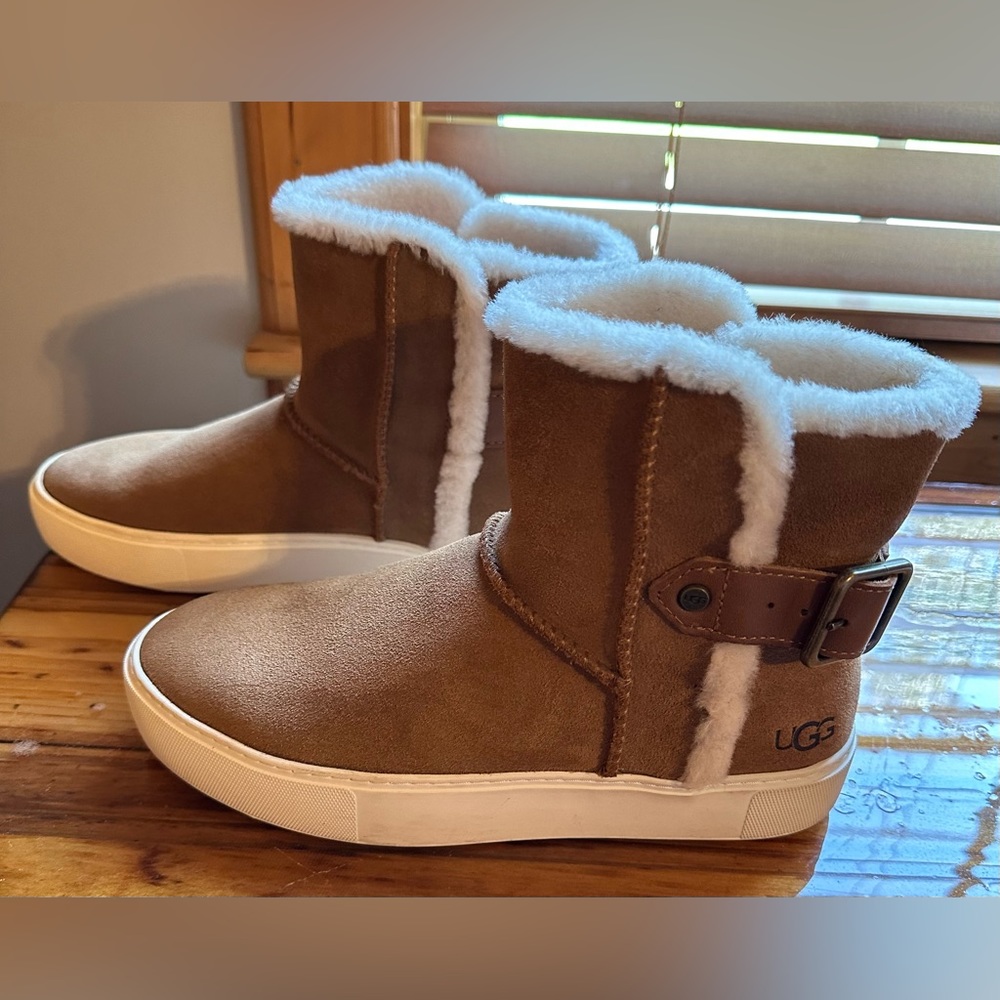 UGG Aika Ankle boot